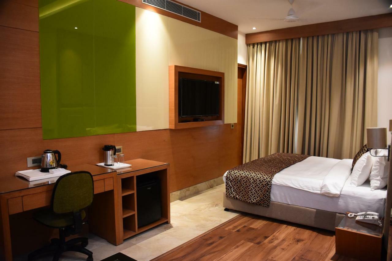 Hotel Orchid Blu Alīgarh Εξωτερικό φωτογραφία